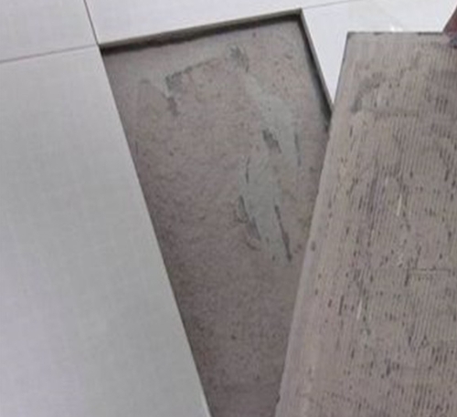 冷水江瓷砖空鼓维修公司分享瓷砖铺贴时如果打浆（即涂抹在瓷砖背面和基层上的砂浆或瓷砖胶）过少，会带来以下问题